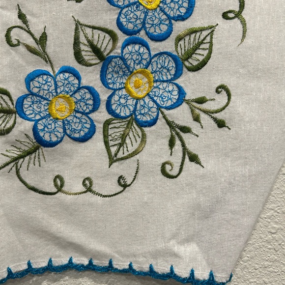 Handmade embroidered handkerchief, blue flowerand a blue crocheted edge NEW - Picture 3 of 8